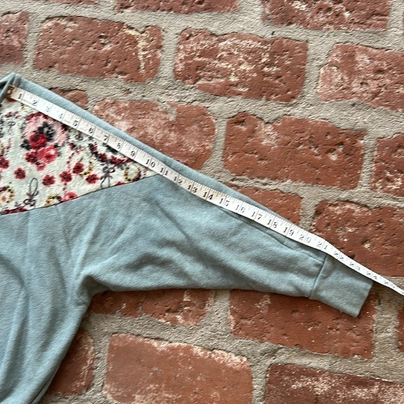 Free People XS gray oversized sweatshirt floral sheer lace - Picture 13 of 16